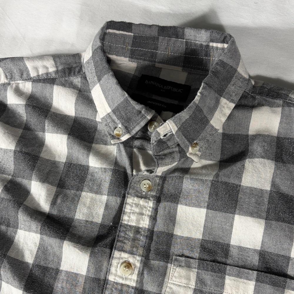 Banana Republic mens grey white long sleeve flannel button down shirt - size S